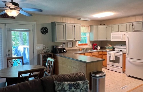 Utica House | Nicely appointed 3 bedroom house located in Seneca SC near Clemson University.