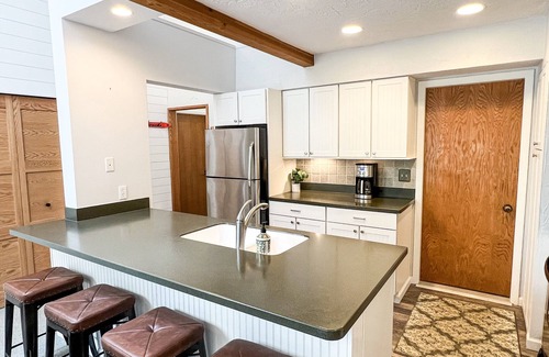 Petoskey Condo | Nicely Decorated 3 Bd LAKESIDE CLUB #56 - Close to Ski Hills + Indoor pool!