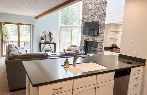 Petoskey Condo | Nicely Decorated 3 Bd LAKESIDE CLUB #56 - Close to Ski Hills + Indoor pool!