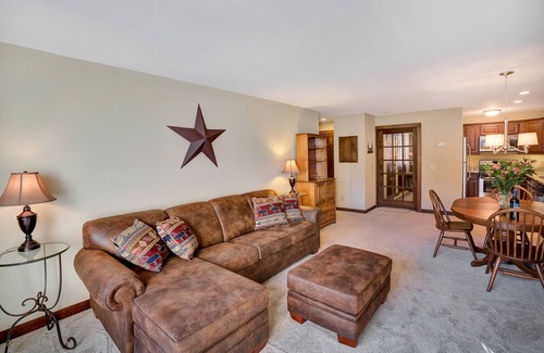 Central Vermont- Killington Condo | Nicely decorated Ski on/ski off right from your door Sunrise L3