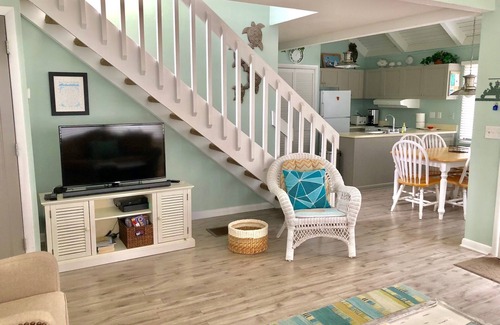 Sealoft Villas House | Nicely Decorated! Great Location! Amenity Cards! Neighborhood Pool!