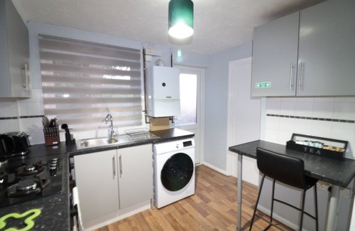 Greenhithe House | Nicely Furnished 2 Bedroom House In A Peaceful & Central Location