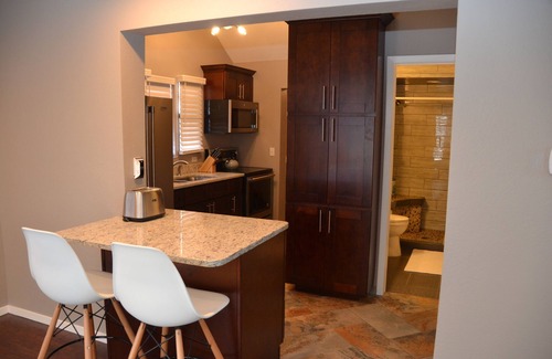 Roswell House | Nicely remodeled getaway near downtown Roswell
