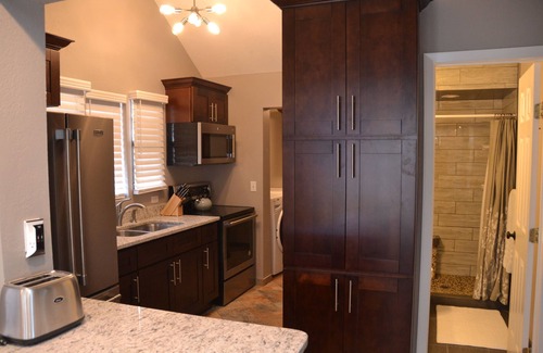 Roswell House | Nicely remodeled getaway near downtown Roswell