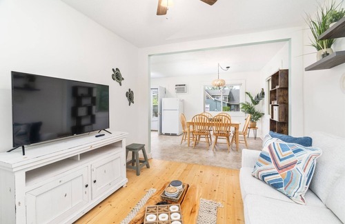 La Pointe Apartment | Niche Suite at Ferry Landing Suites in Downtown La Pointe!