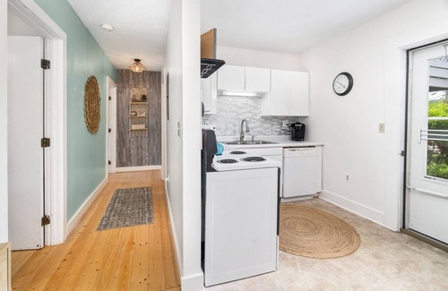 La Pointe Apartment | Niche Suite at Ferry Landing Suites in Downtown La Pointe!