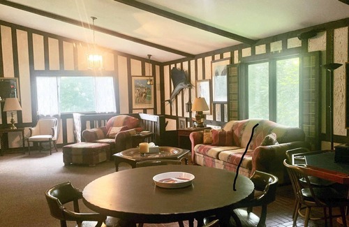 Cadiz House | Nichol Lodge located on Scenic Lake Barkley
