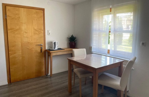Zwolfhauser Apartment | Nichtraucherwohnung mit Zugang zum Garten für 2 Erwachsene mit Kind