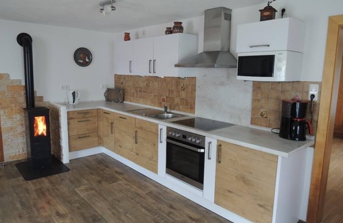 Zwolfhauser Apartment | Nichtraucherwohnung mit Zugang zum Garten für 2 Erwachsene mit Kind