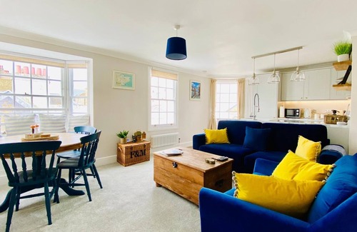 Broadstairs Apartment | Nickleby Nook By the Sea - Meters to the Beach!