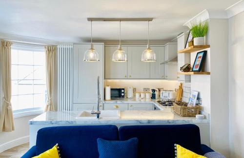 Broadstairs Apartment | Nickleby Nook By the Sea - Meters to the Beach!