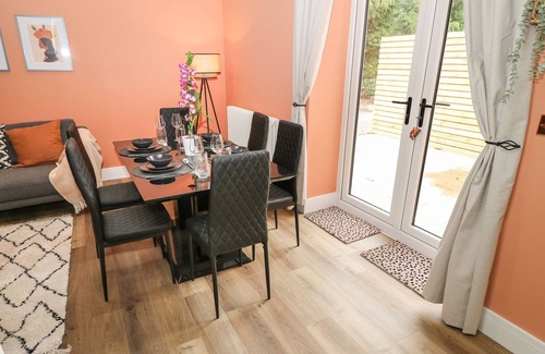 Selby Cottage | NICOL NOOK, family friendly, with hot tub in Drax, North Yorkshire