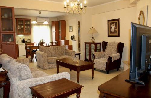 Nafpaktos Apartment | Nicole's home!