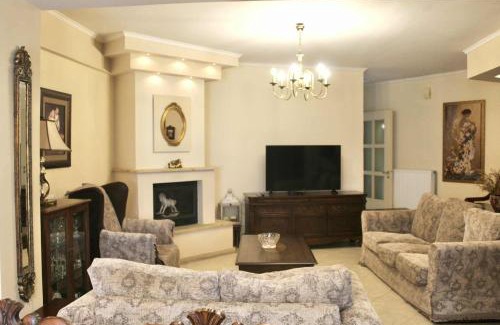 Nafpaktos Apartment | Nicole's home!