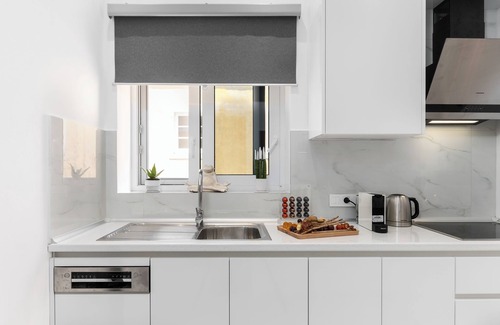 Old Town Apartment | Nicols Luxury Suite by Konnect