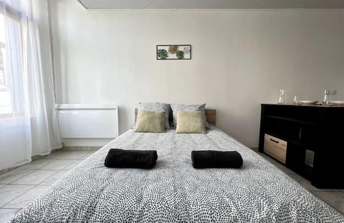 Villeneuve-sur-Yonne Apartment | Nid de Villeneuve - 2 pers.