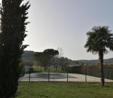 Saint-Cernin-de-Larche Apartment | Nid douillet au calme