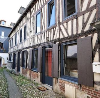Pont-Audemer Apartment | Nid Normand building 1620 - 3 bedrooms - hyper center