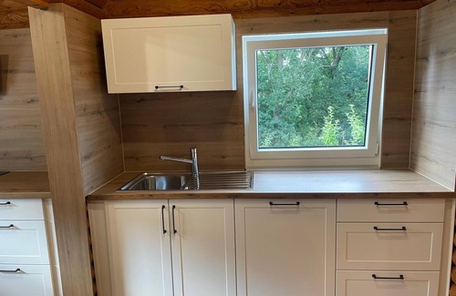 Nideggen Cabin | Nideggen's Schwedenhaus, right next to the forest with great hiking trails and a fireplace.