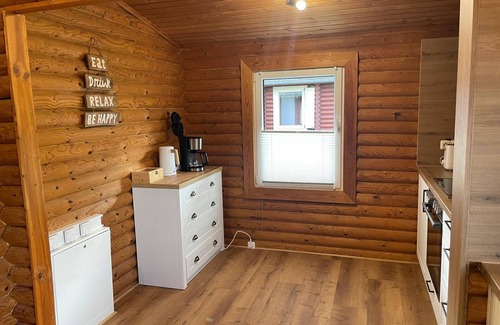 Nideggen Cabin | Nideggen's Schwedenhaus, right next to the forest with great hiking trails and a fireplace.