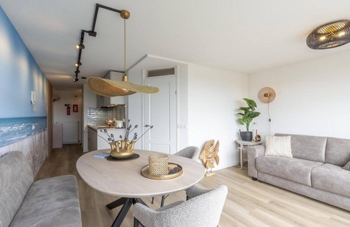 Callantsoog Apartment | Nieuw! Luxueus "adults Only" Appartement met Fantastische Ligging Tegenover de Strandopgang van Callantsoog!