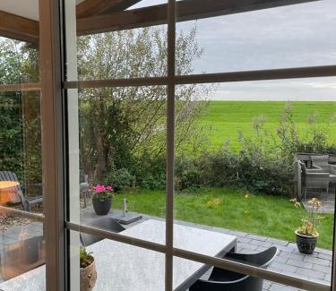 Lemmer House | Nieuwe Beachbungalow aan IJsselmeer 39 24 four seasons