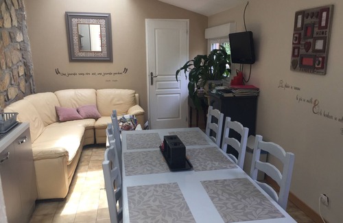 Guimiliau House | Night in a caravan with breakfast included (unusual guest room)
