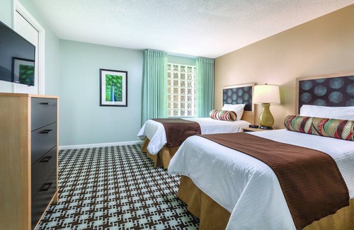 Inner Harbour Resort | Night life & Outdoor fun galore !