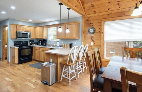 Lakeside Estates House | Night Sky' Private Hot Tub Private Dock W/Electric near Jump'n Bridge