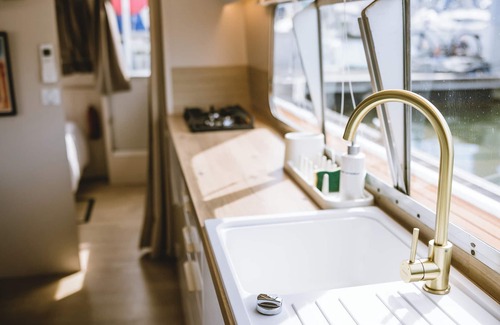 Bassins a Flot Boat Rental | Nightboat Péniche