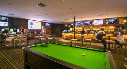 Buddina Hotel | Nightcap at Kawana Waters Hotel