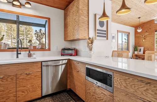 Fawnskin Cabin | Nightcap Lodge - Hot Tub, Fireplace, Deck, Barbecue