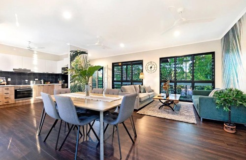 Nightcliff Villa | Nightcliff Gardenscape, An Indoor-outdoor Pool Retreat