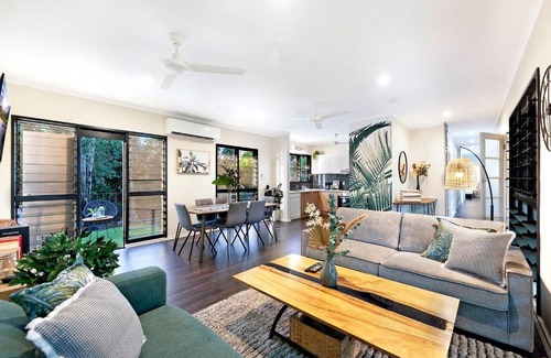 Nightcliff Villa | Nightcliff Gardenscape, An Indoor-outdoor Pool Retreat