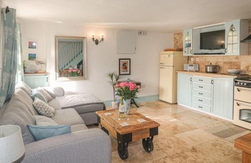 Lower Trengale House | Nightingale Cottage