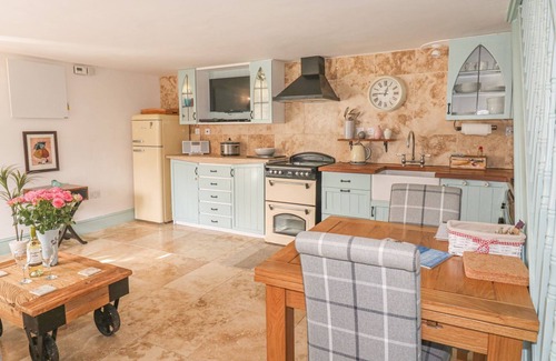 Lower Trengale Cottage | NIGHTINGALE COTTAGE, pet friendly, with open fire in Lostwithiel