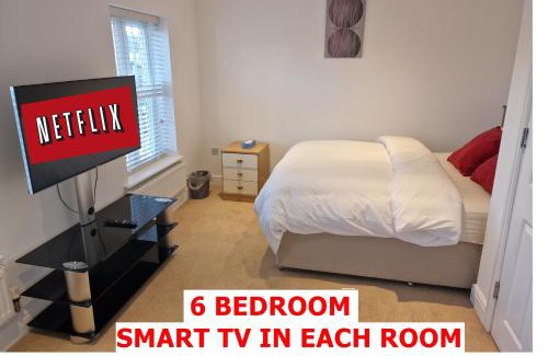 Bletchley Apartment | NightRest Homes 6 Bedroom House- Smart TV In each Room - Parking - Wifi -Milton Keynes