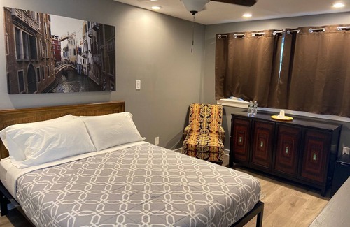 Camillus Hotel | Nightshade Inn & Gardens
