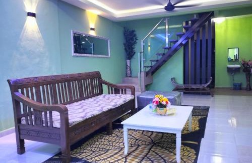 Kusial House | Nik Homestay