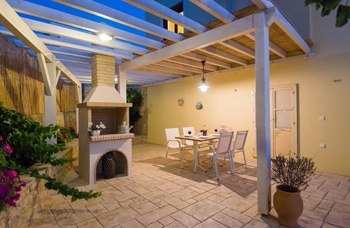 Roussospiti Villa | Νikolaos Villa with Private Pool, Playground & BBQ
