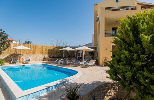 Roussospiti Villa | Νikolaos Villa with Private Pool, Playground & BBQ