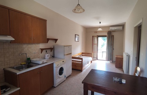 Gialiskari Apartment | Nikos Apartments A2 - One Bedroom Apartment, Sleeps 5