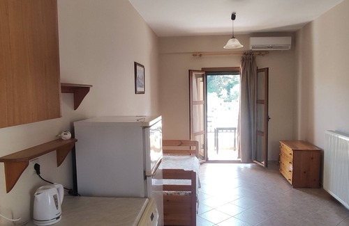 Gialiskari Apartment | Nikos Apartments A2 - One Bedroom Apartment, Sleeps 5