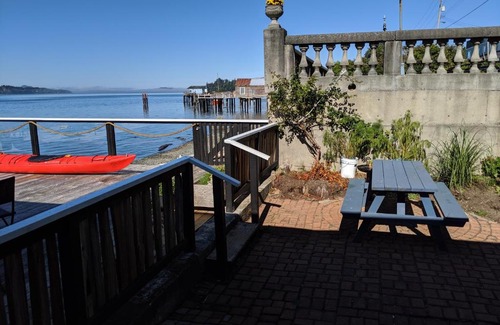 Alert Bay Hotel | Nimpkish Hotel