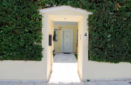 Penteli Villa | NINA APARTMENT PENTEL! History in a name!