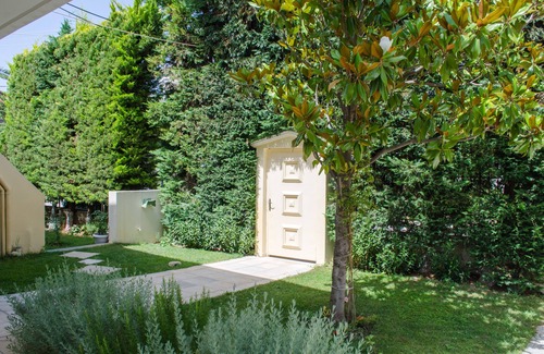 Penteli Villa | NINA APARTMENT PENTEL! History in a name!