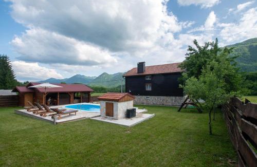 Gospic House | Nina Holiday Home with a heated pool