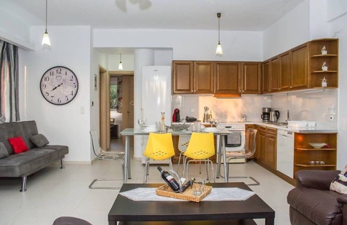 Paralia Vergas Apartment | Nina's Villa, Cosy Seaview Retreat