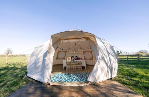 Brackley Other | Nine Acres, Hot Tub, peaceful