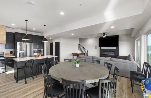 Oliver House | Nine Lakefront Homes (sleeping 223) in Rocky Shores w/n 500ft